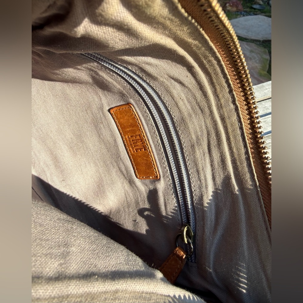 Frye Melissa Zip Crossbody Bag Cognac - Picture 10 of 12